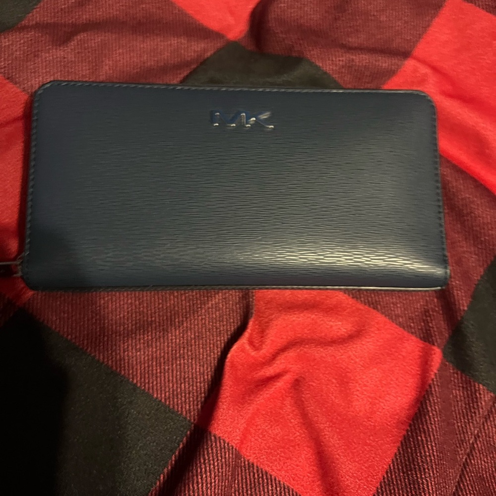 Micheal kors Orginal price 200 selling for 70